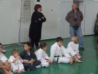 A feszülten figyelő igazgatónőnk, aki a versenyt megnyitotta