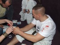 kisebb sérülések előfordulnak a küzdelem során.